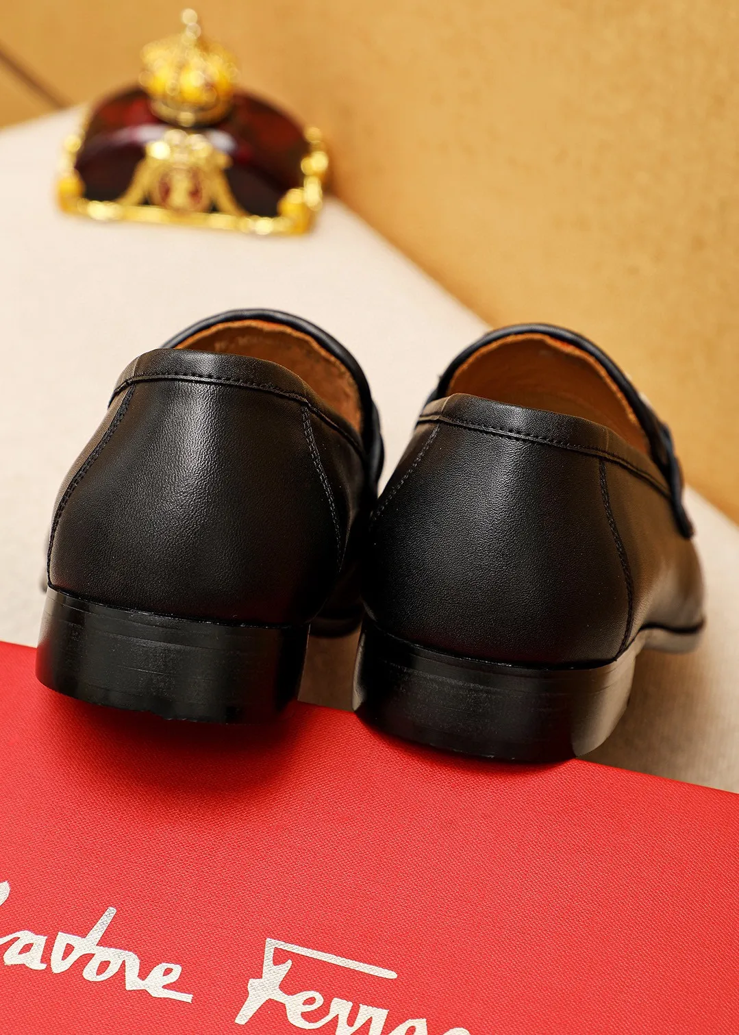 Men's shoes 💰442 💐 Product trademark: Ferragamo "Ferragamo" casual leather shoes Regular size: 38-44 (45.46🉑️customized) Product materials: Selected imported first-layer calfskin embossed upper + original hardware buckle, imported water-dyed cow leather lining. Strong three-dimensional visual effect, combined outsole Color: 1⃣️color optional